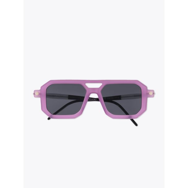Kuboraum Mask P8 D-Frame Sunglasses Cyclamen with folded temples front view