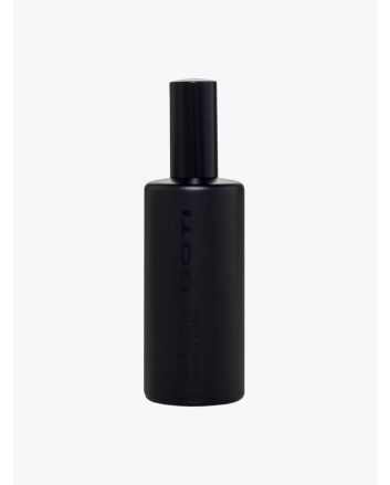 Front view of the black glass bottle of Goti Alchemico Fuoco parfum.