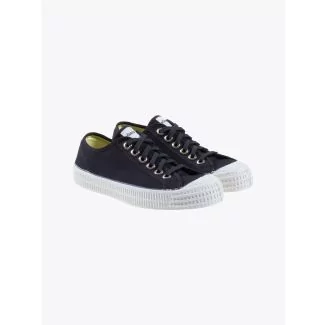 Novesta Star Master Black Three-Quarters Front